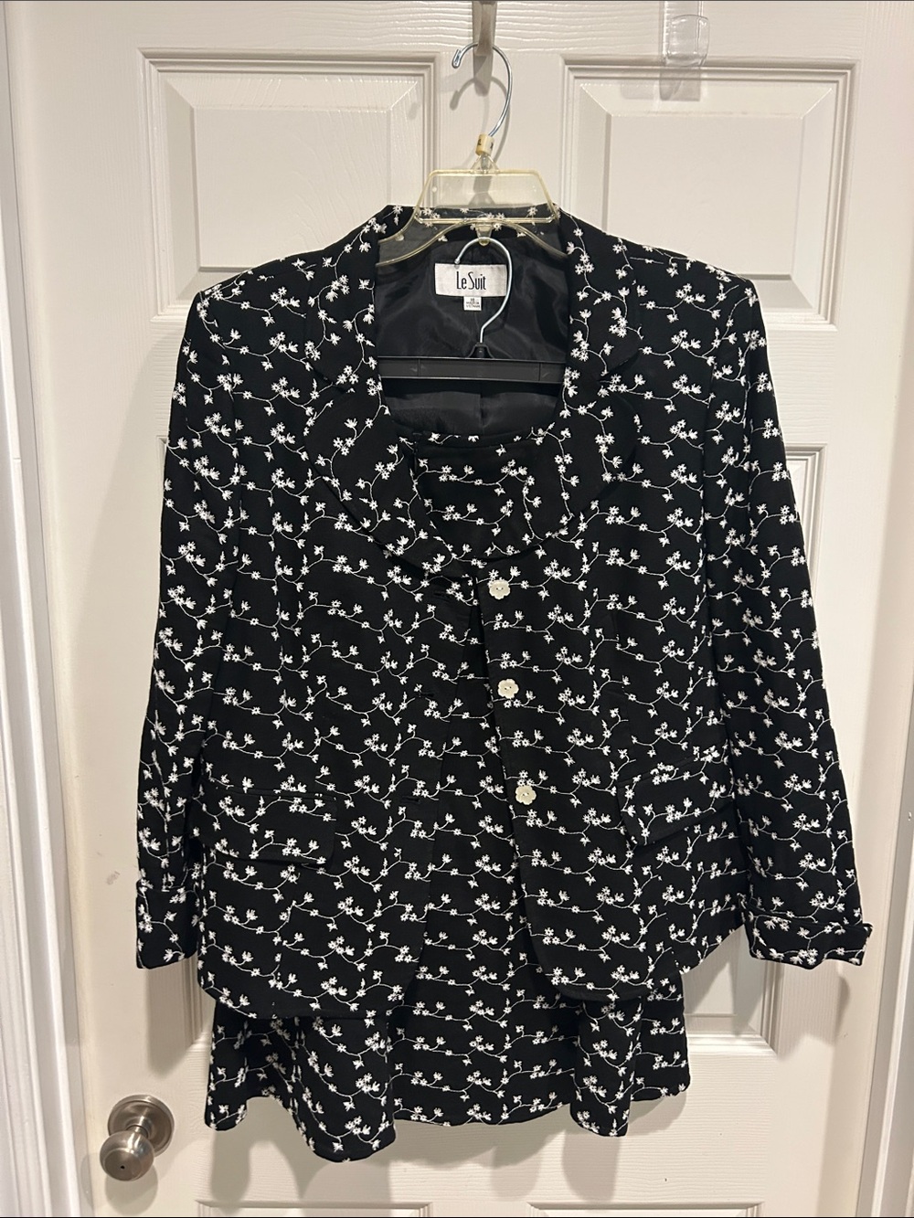 Never worn - Le Suit Black and White Floral Two-Piece Dress Set